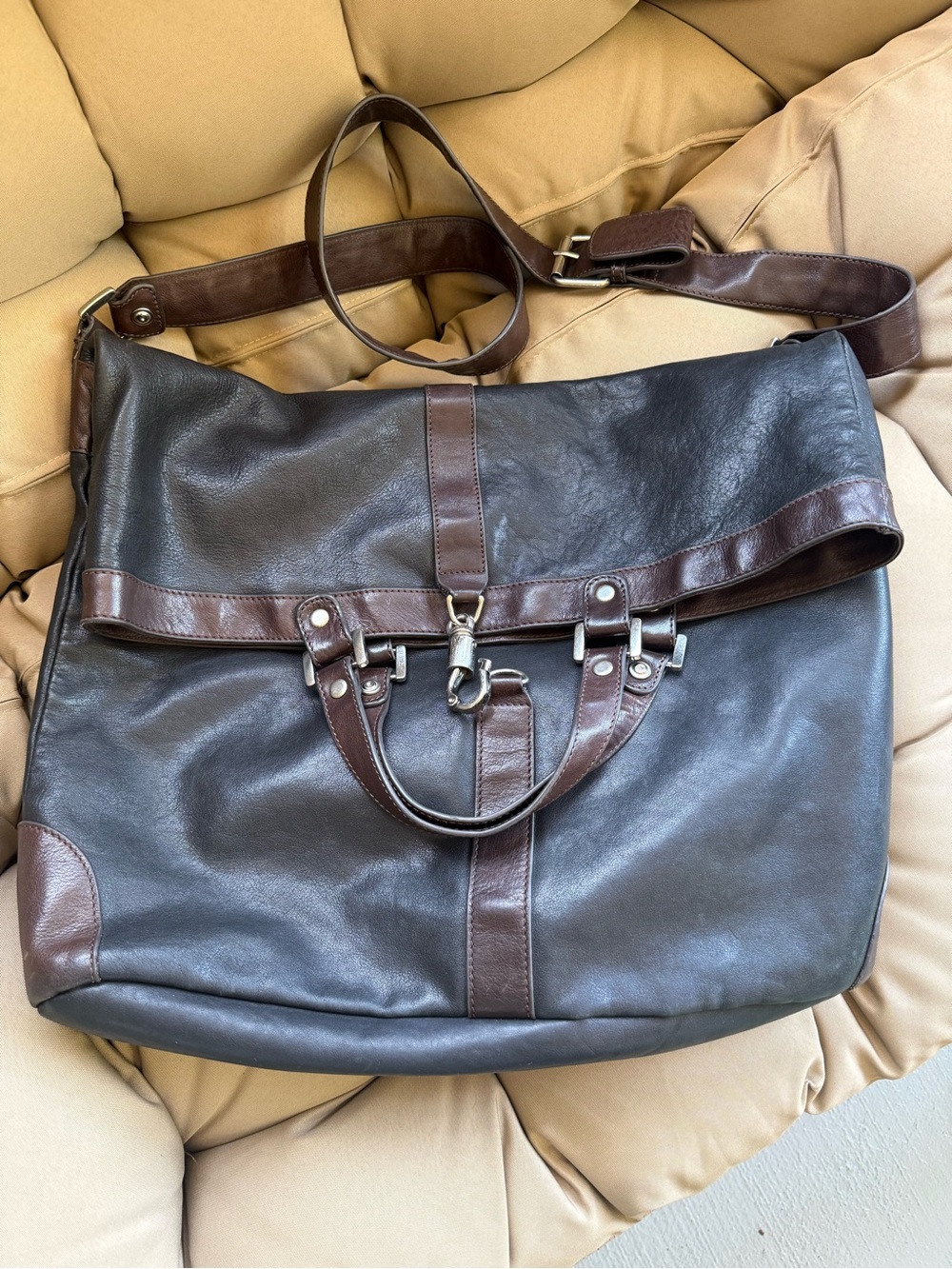 Kenneth Cole New York Dark Brown Leather Messenger Bag with Chestnut Trim